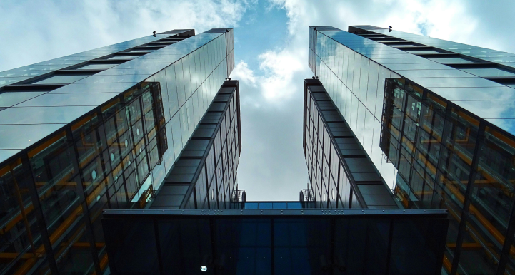 Commercial Building in High-Traffic Area 3